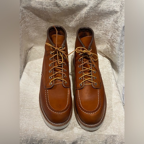 Red Wing Classic Moc Men’s boot in Oro - Picture 7 of 11